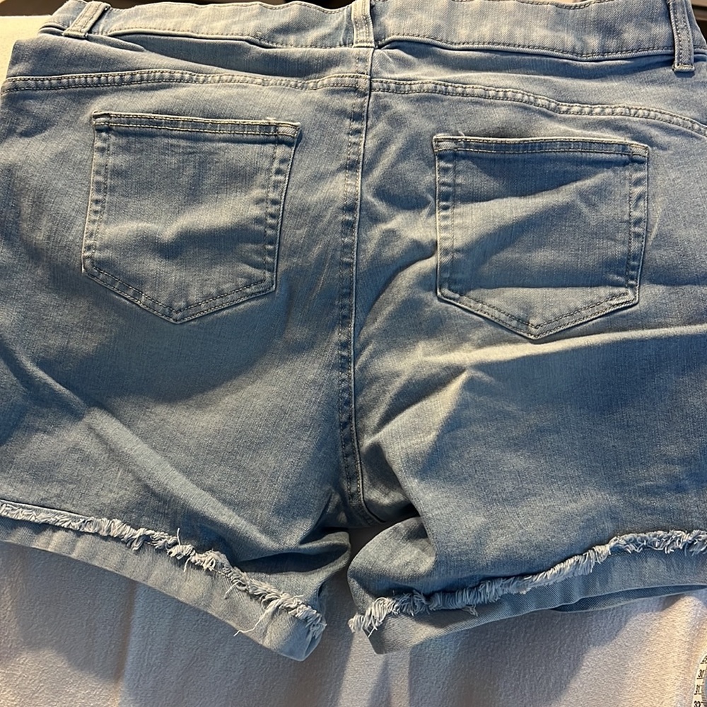 Terra & Sky Denim Stretch Shorts (3 pairs light wash colors available) - Picture 6 of 8